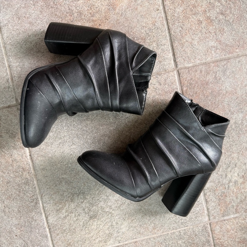 Impo Memory Foam Black Ankle Boots Size 7 1/2
